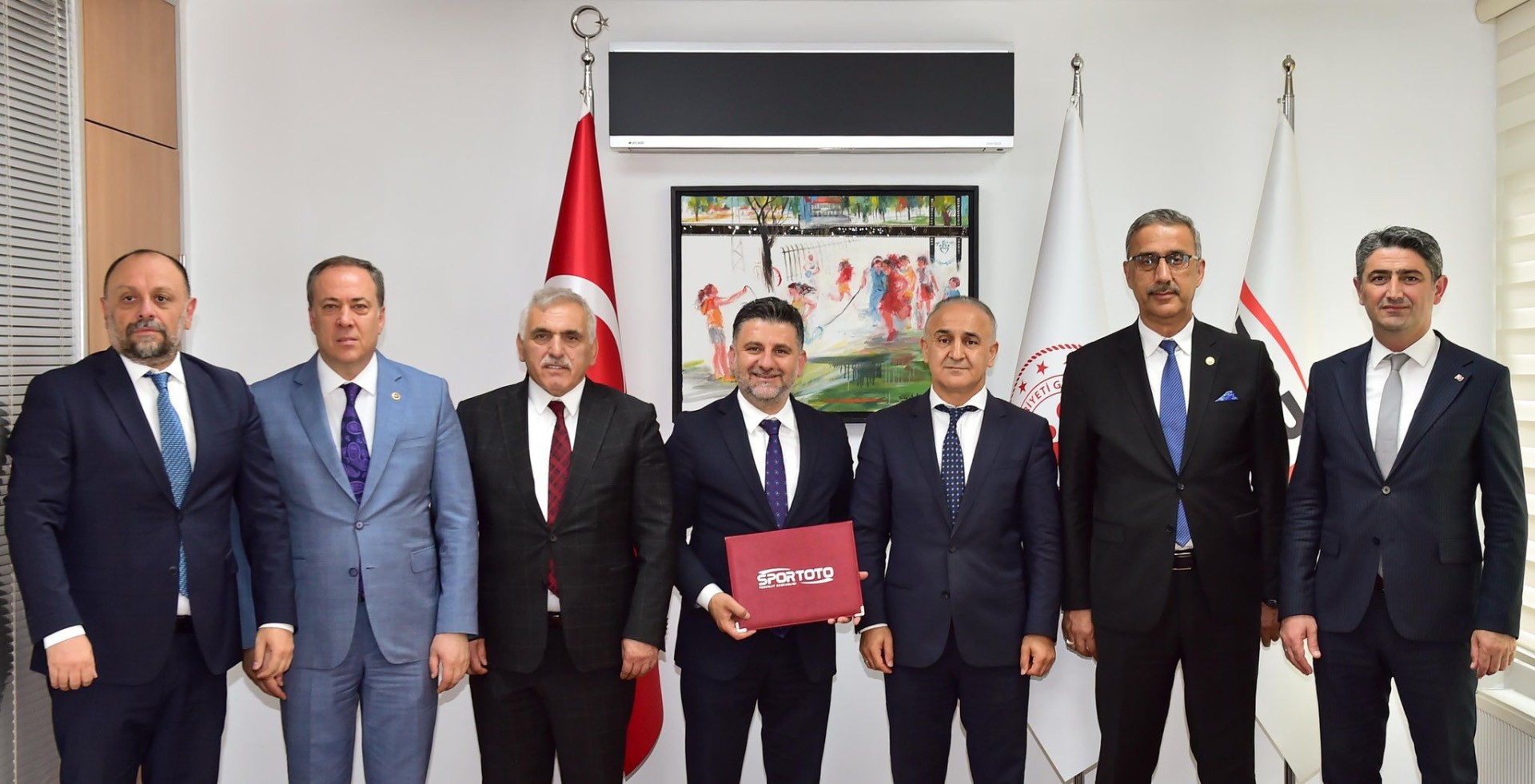 Söğütlü’de Gençlere Yönelik Yeni Spor Yatırımları Daha Hayata Geçiyor