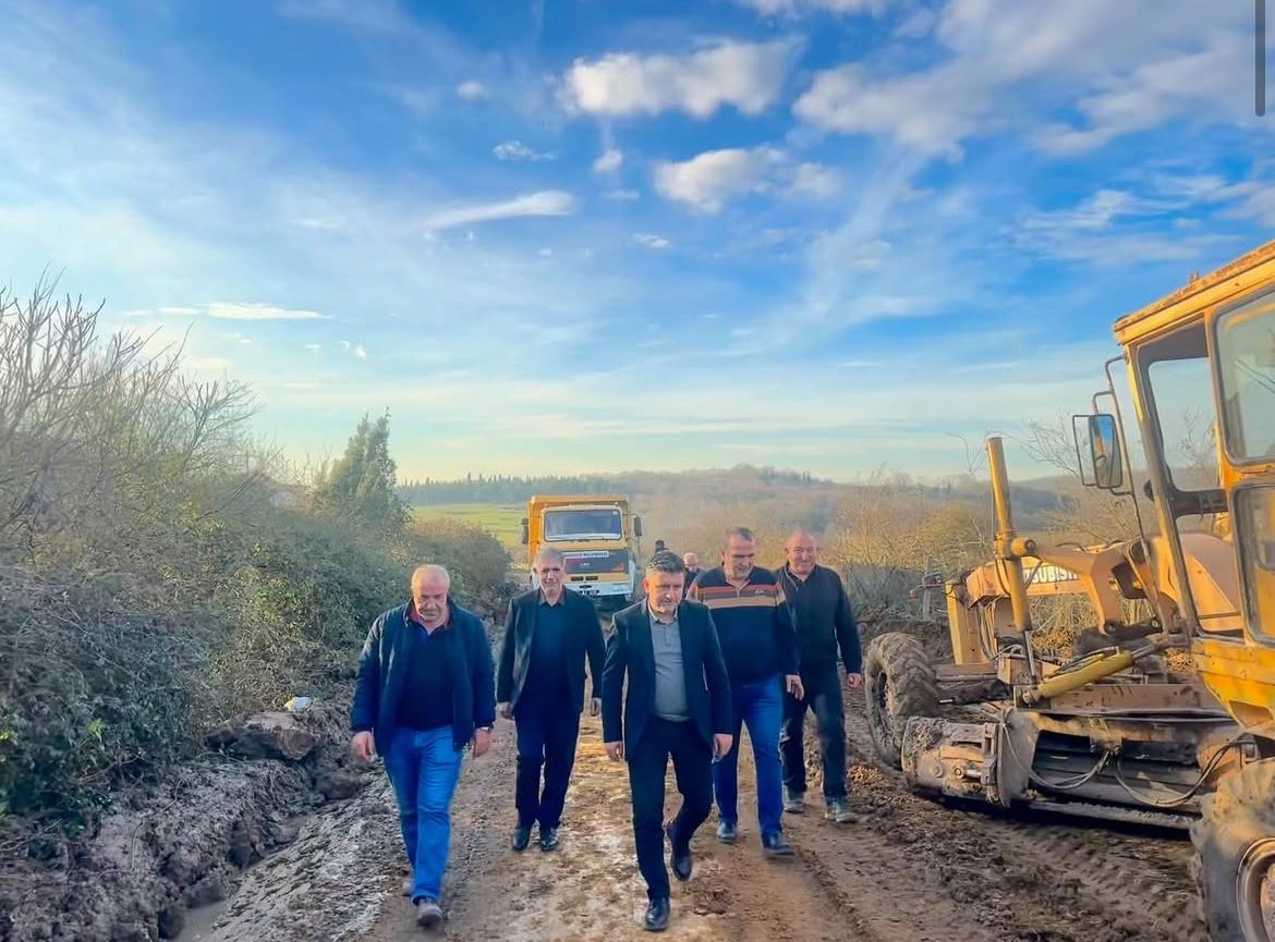 Yeniköy Mahallesi’ndeki Yol Genişletme ve Bakım Çalışmaları